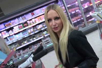 Uprawiają sex w supermarkecie